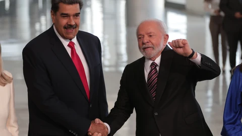 Lula da Silva recibe en Brasilia a su homólogo venezolano, Nicolás Maduro
