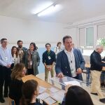 Manuel Carlos Vallejo ejerce su derecho al voto