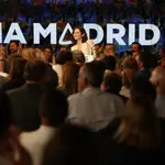 La presidenta del Partido Popular madrileño, Isabel Díaz Ayuso (i), preside la Junta Directiva del partido tras las elecciones autonómicas y municipales del 28M, este martes en la sede del PP, en Madrid.