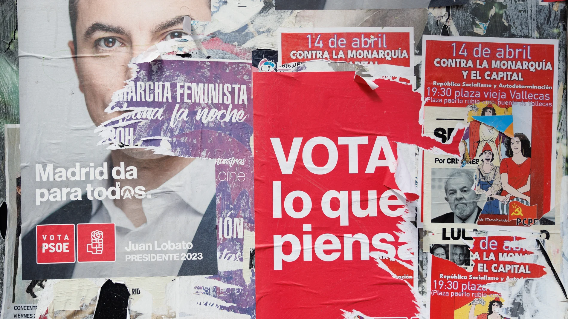 Carteles deteriorados del PSOE para las elecciones del 28 de mayo