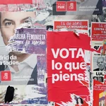 Carteles deteriorados del PSOE para las elecciones del 28 de mayo