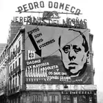 ELECCIONES SEGUNDA REPÚBLICA ESPAÑOLA: Madrid, febrero 1936.- Monumental cartel electoral con la efigie de Gil Robles, colocado en una de las fachadas de la Puerta del Sol