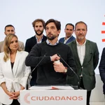 El secretario general de Ciudadanos, Adrián Vázquez, interviene durante una rueda de prensa tras la reunión del Comité Nacional de Ciudadanos, en la sede nacional de Ciudadanos, a 30 de mayo de 2023, en Madrid (España).