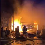 Controlado un incendio sin heridos en dos naves industriales en Campo Real