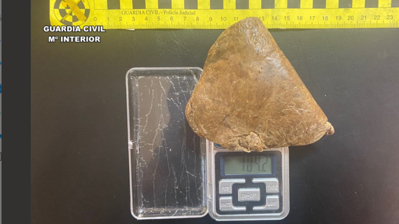 La amapola del opio que crece silvestre en Toledo atrae a los recolectores