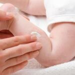 Cómo cuidar la delicada piel de los bebés con los productos adecuados 