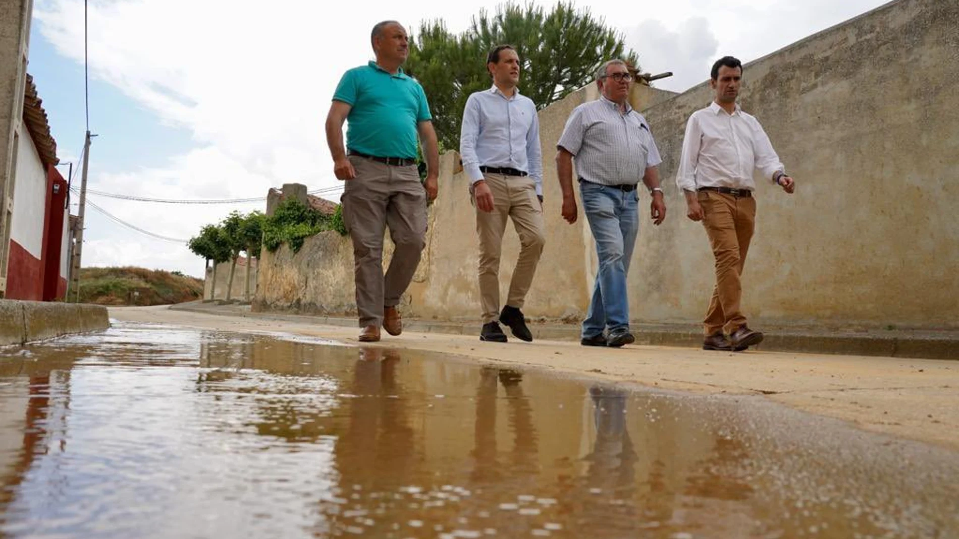 Conrado Íscar visita los municipios de la comarca de Rioseco afectados por las tormentas