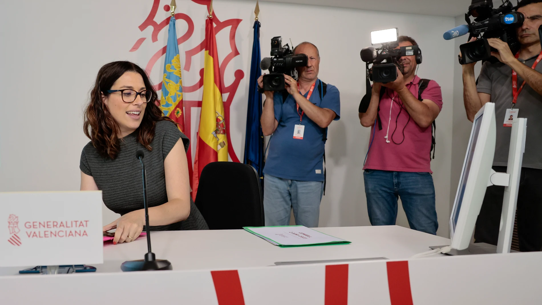 GRAFCVA3793. VALENCIA, 02/06/2023.-El Gobierno valenciano integrado por el PSPV-PSOE, Compromís y Unides Podem Esquerra Unida celebra su primera reunión plenaria tras perder las elecciones autonómicas del pasado domingo al quedar fuera de Les Corts Unides Podem Esquerra Unida y reducir Compromís su representación.En la imagen, la vicepresidenta y Portavoz, Aitana Mas, durante la rueda de prensa posterior al Pleno.EFE/ Ana Escobar 