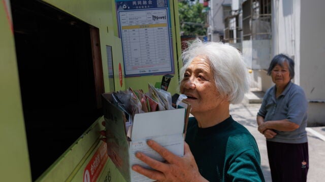 Word Environment Day feature - recycling machines in China