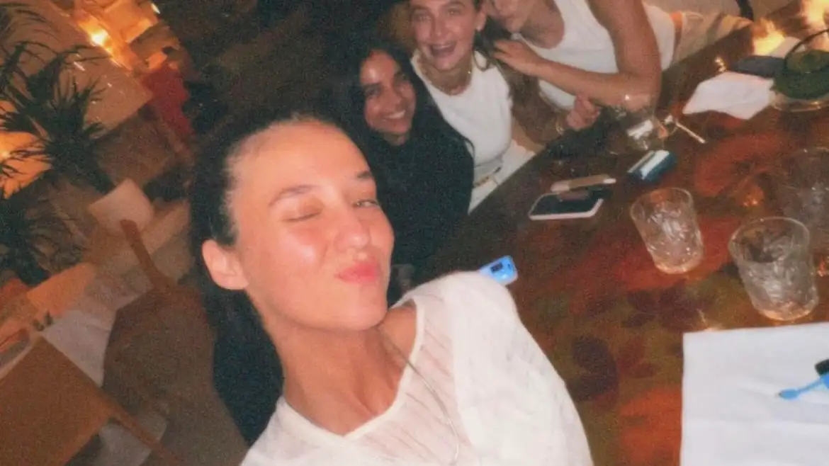 Victoria Federica de cena con amigas.