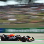 AMP.- Fórmula 1/GP España.- Alonso, segundo, se acerca al poderoso Verstappen en los libres y aviva el sueño