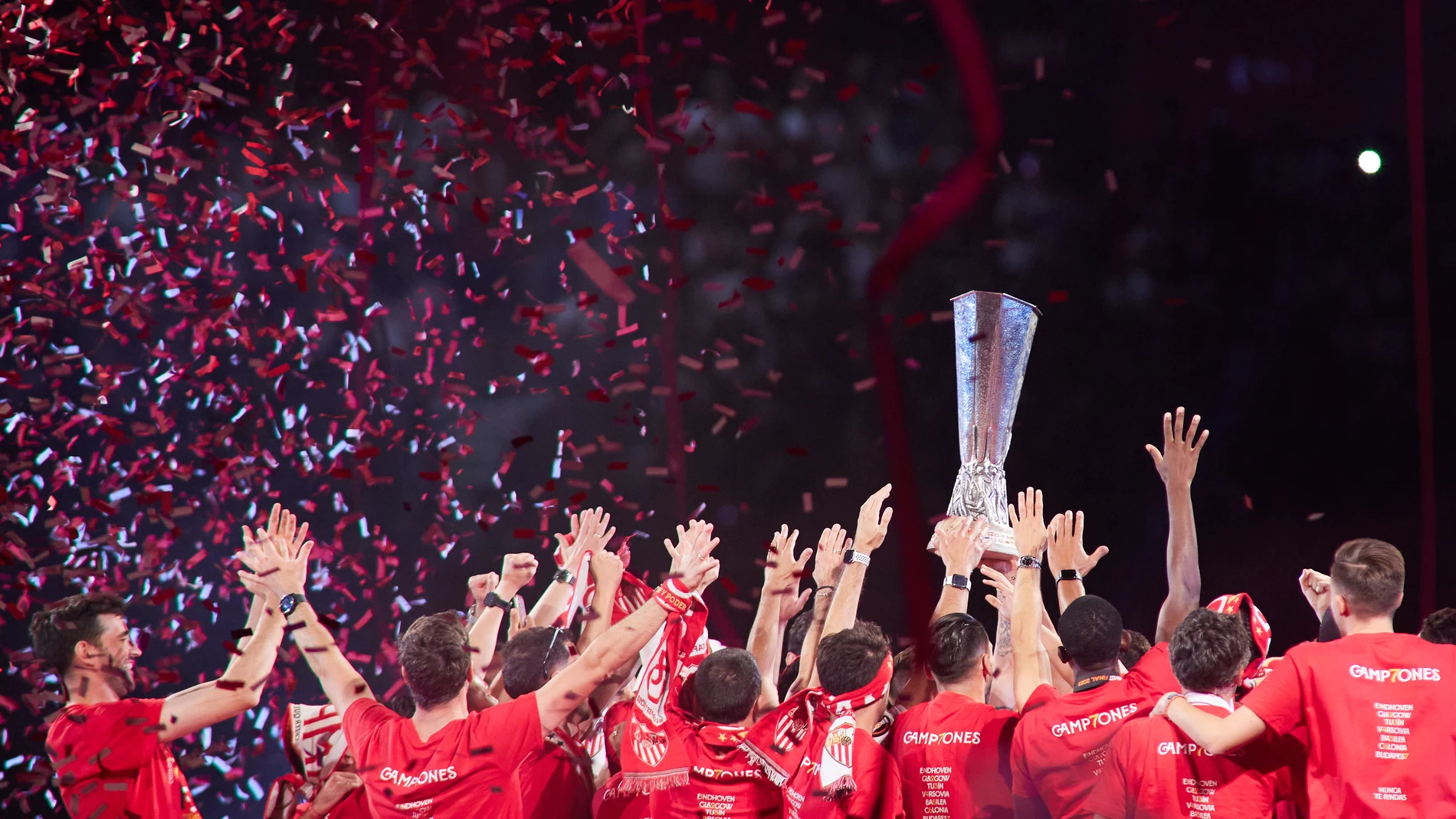 Players of Sevilla celebrate the trophy of Champions during the celebration of Sevilla FC with their supporters after winning the UEFA Europa League on June 01, 2023, in Sevilla, Spain. Joaquin Corchero / Afp7 01/06/2023 ONLY FOR USE IN SPAIN