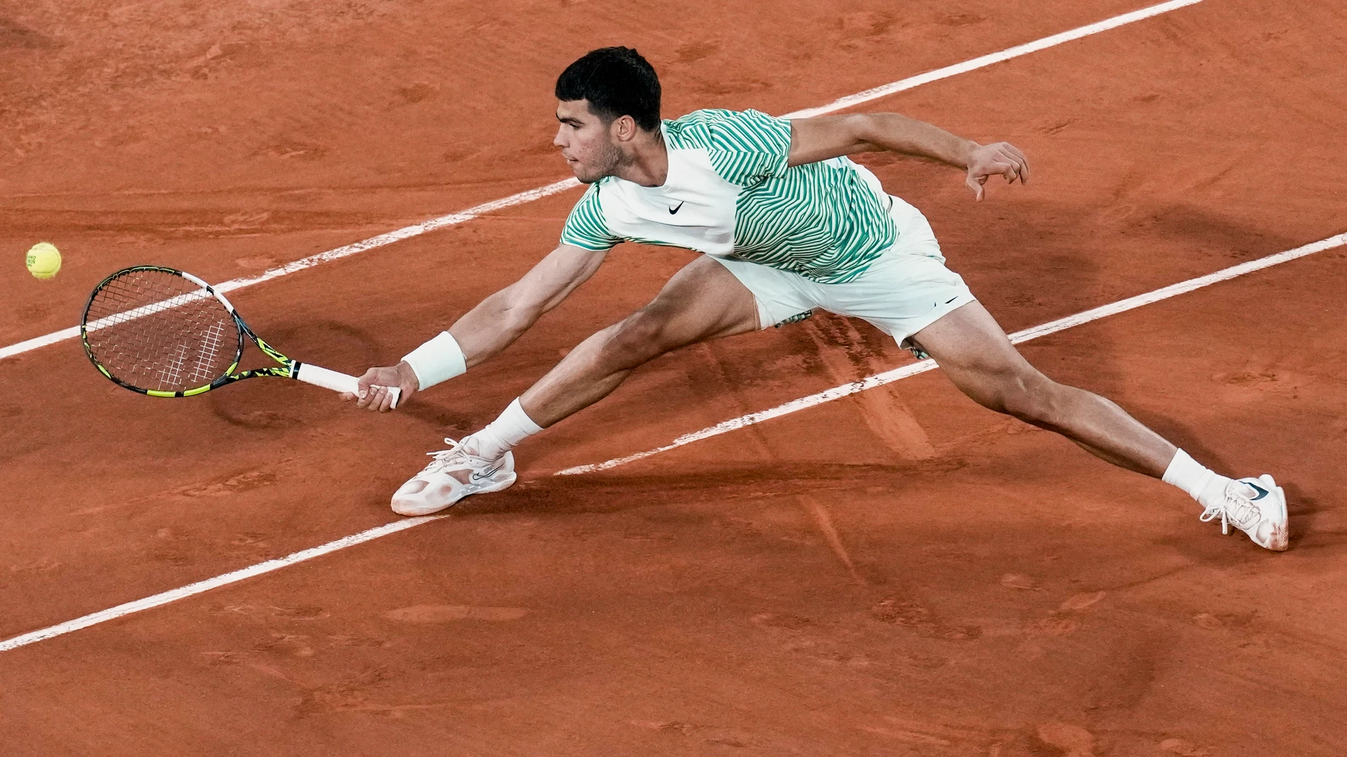 Spain's Carlos Alcaraz plays a shot against Canada's Denis Shapovalov during their third round match of the French Open tennis tournament at the Roland Garros stadium in Paris, Friday, June 2, 2023. (AP Photo/Christophe Ena)