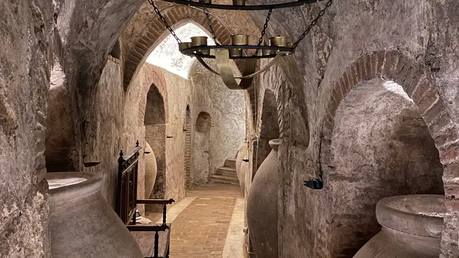 Interior de las rehabilitadas cuevas de El Baluarte