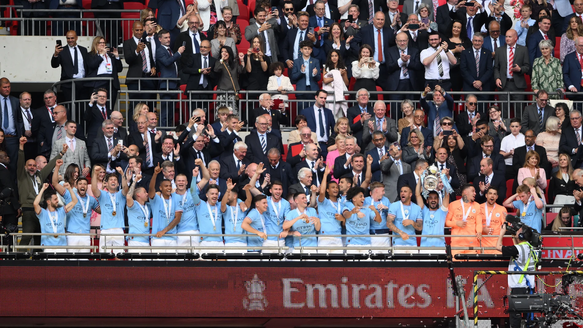 Los jugadores del City celebran su triunfo en la FA Cup
