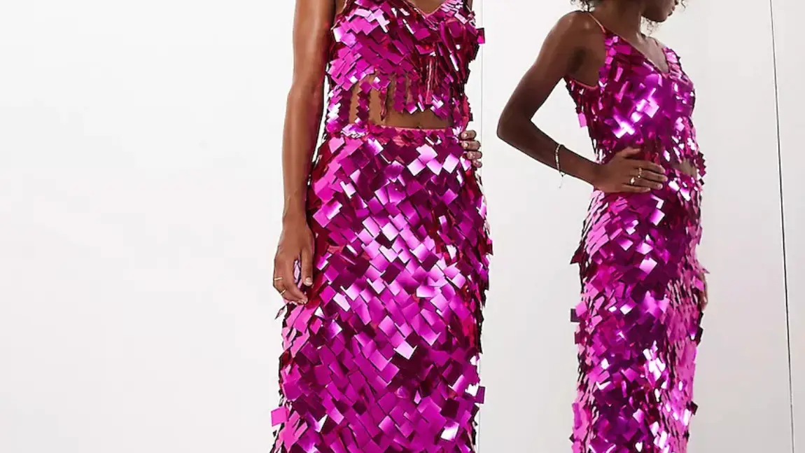 Top corto y falda midi rosa intenso de lentejuelas grandes