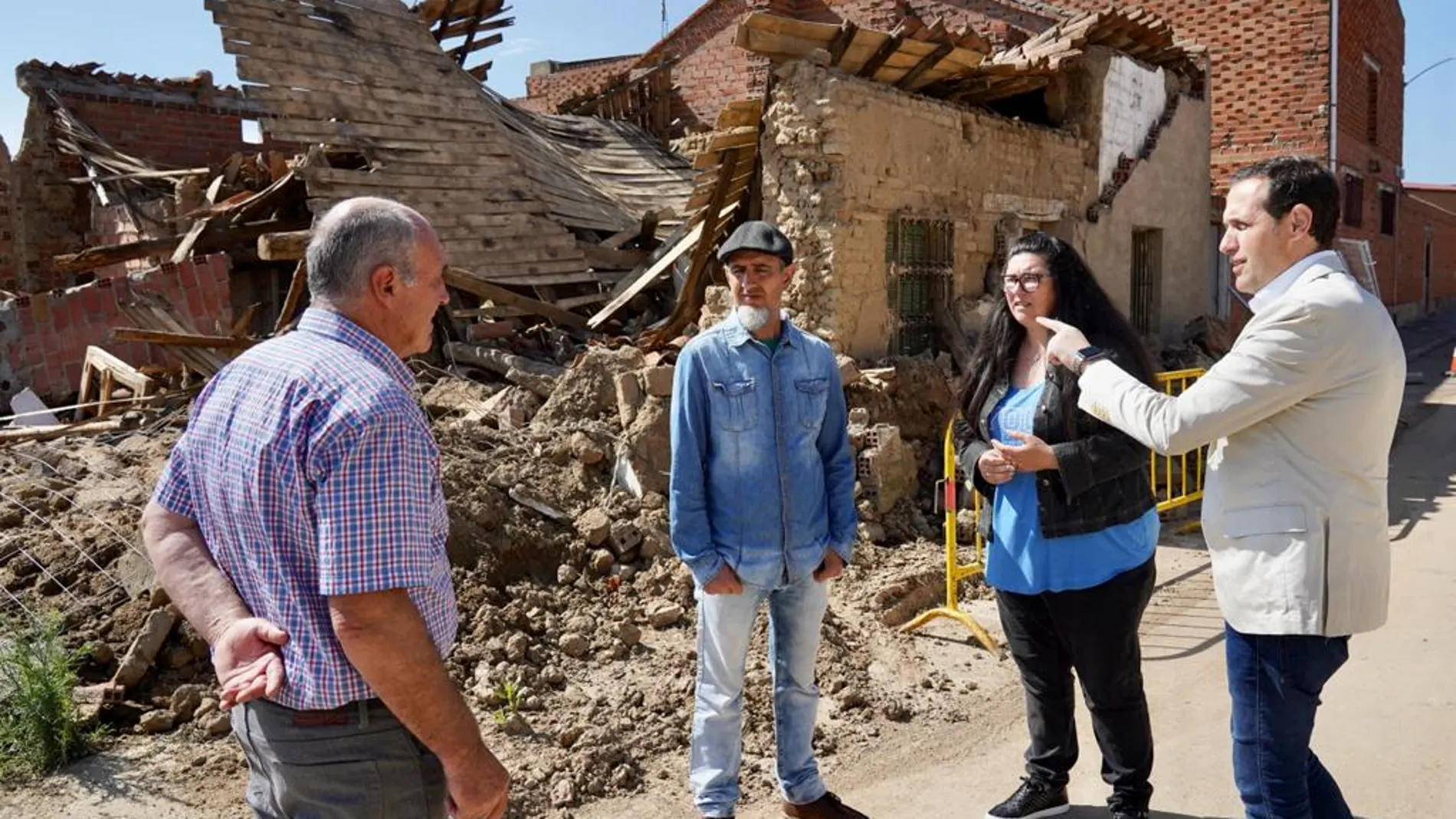 El presidente de la Diputación de Valladolid, Conrado Íscar, visita La Seca, municipio afectado por las tormentas