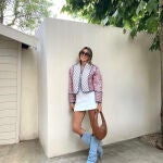 Anna Padilla despunta con unas espectaculares botas ‘cowboy’ en tejido denim de Bershka que prometen ser un must en los festivales de música 