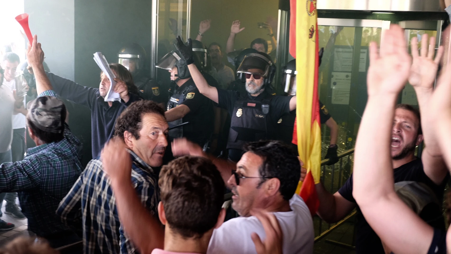 Momento de máxima tensión dde la manifestación de los ganaderos en Salamanca