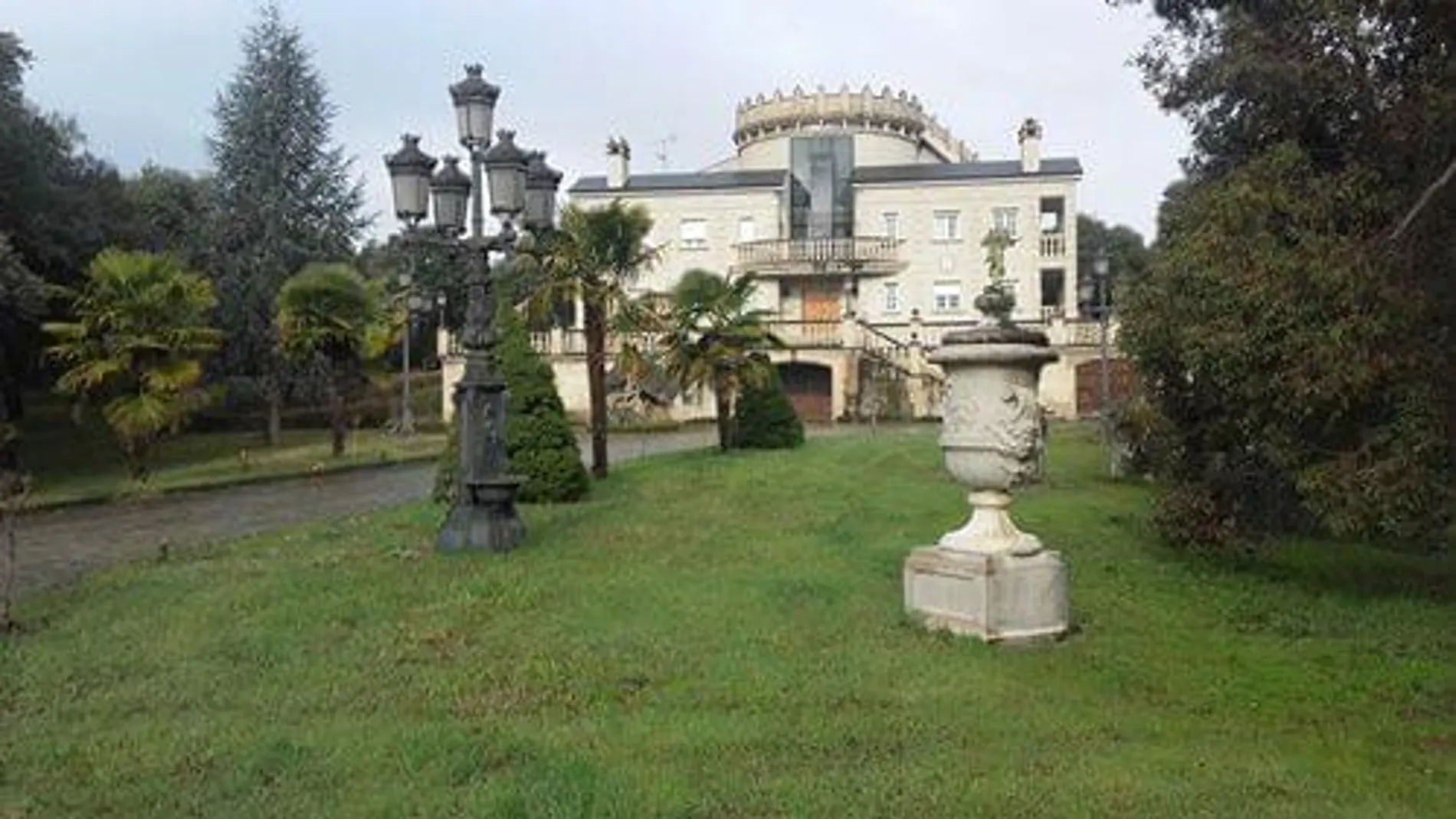 A la venta un singular y lujoso palacete en el Bierzo para vivir como un rey