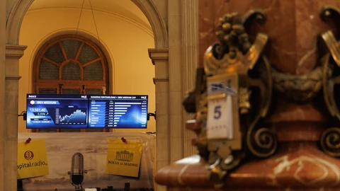 El Ibex se asienta por encima de los 9.300 en la media sesión con un alza del 0,6%