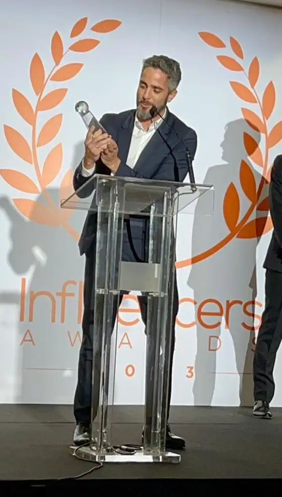 Roberto Leal recoge su premio Influencer 2023.