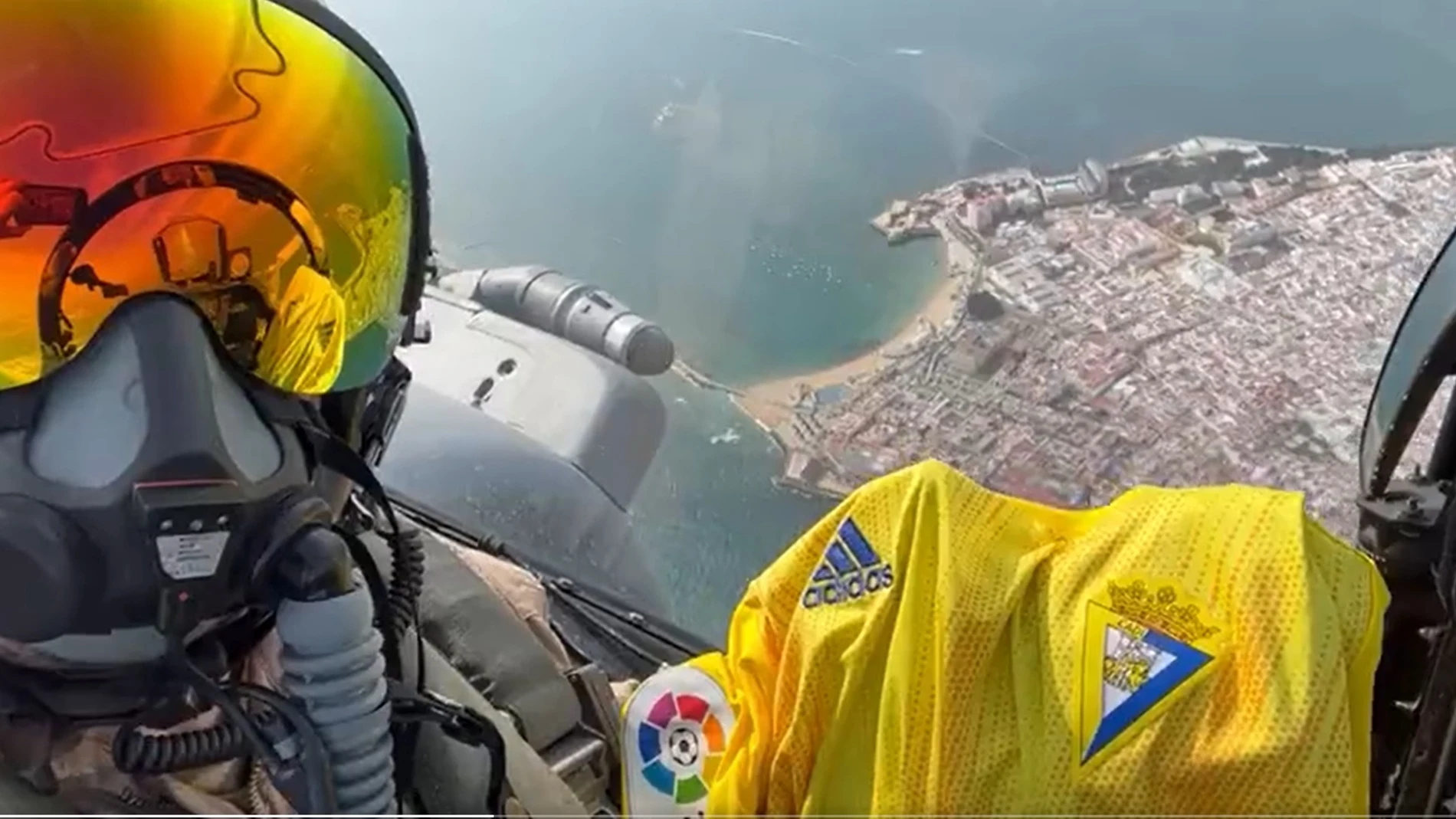 La espectacular vista de Cádiz con la que los cadistas celebran la permanencia en las redes