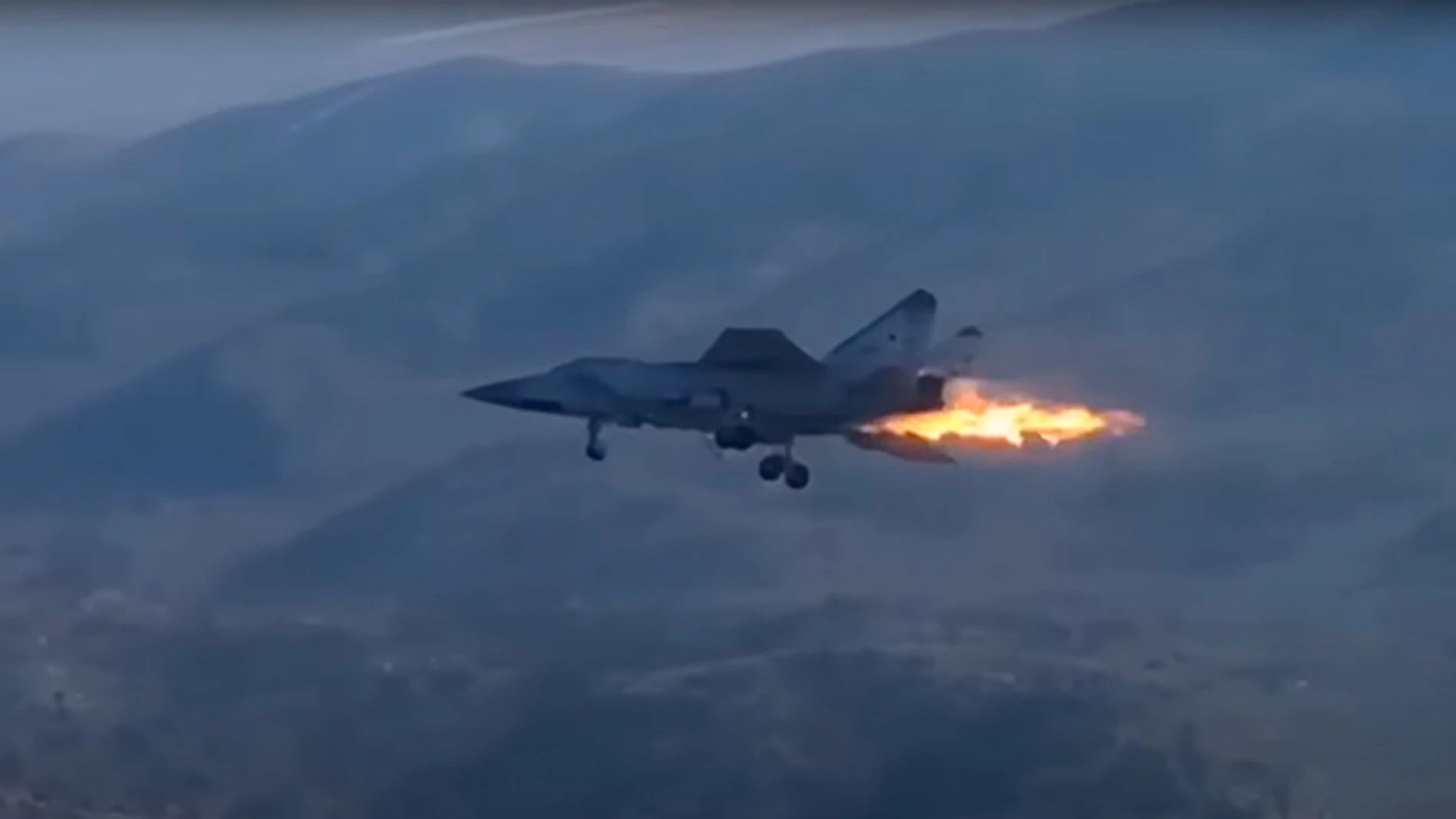El vídeo con los últimos instantes de un MiG-31 ruso antes de estrellarse.