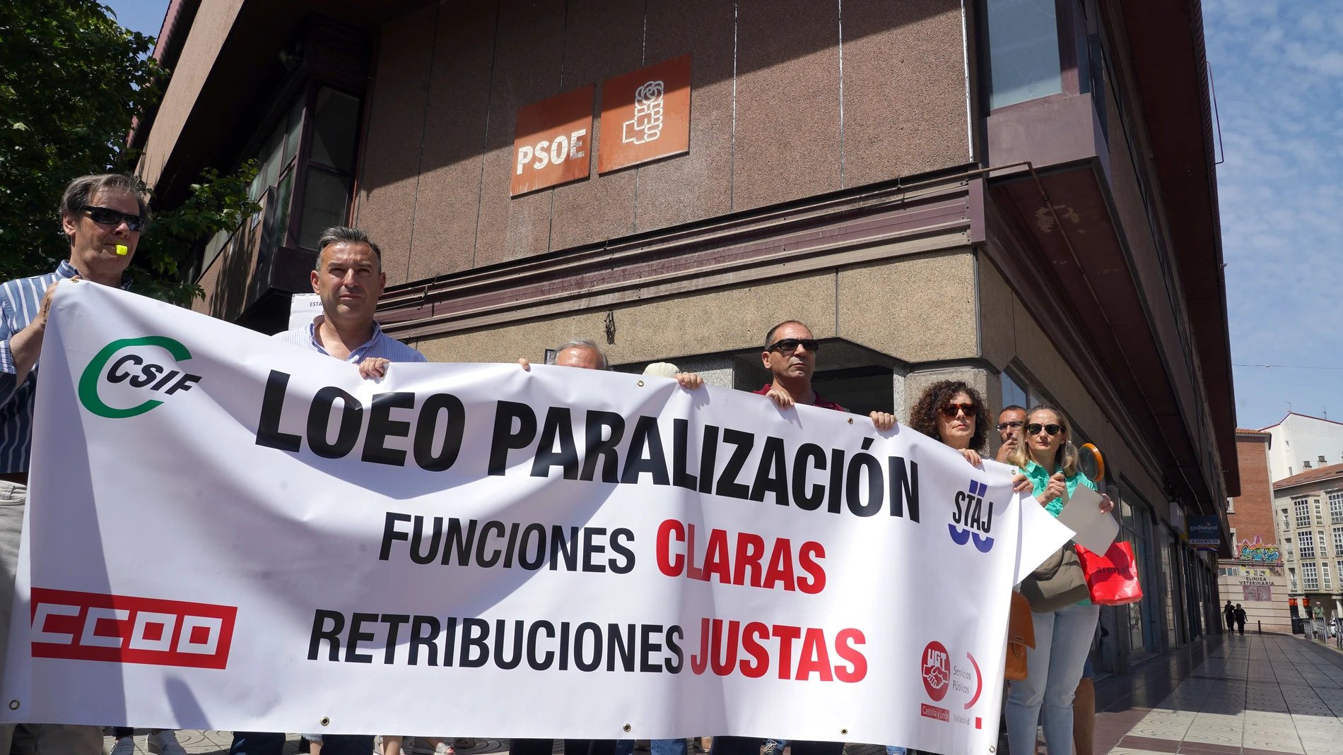 Cacerolada ante el PSOE de Valladolid de los funcionarios de Justicia