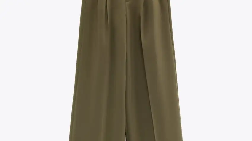 Pantalón pliegues.