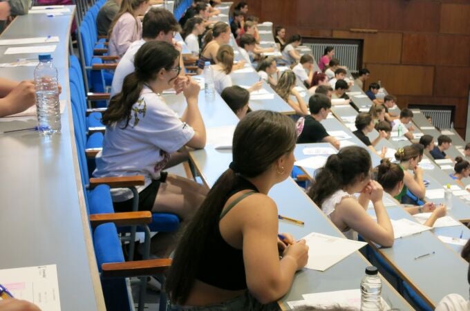 La EvAU comienza en Aragón "con nervios" entre los 6.482 alumnos matriculados