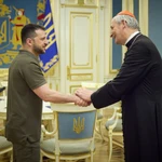 Volodimir Zelenski recibe en Kyiv al enviado del Vaticano, el cardenal Matteo Zuppi
