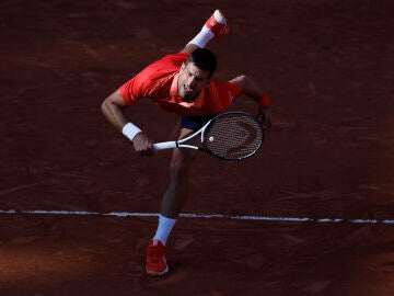 Djokovic reacciona a tiempo, remonta a Khachanov y espera a Alcaraz en semifinales de Roland Garros