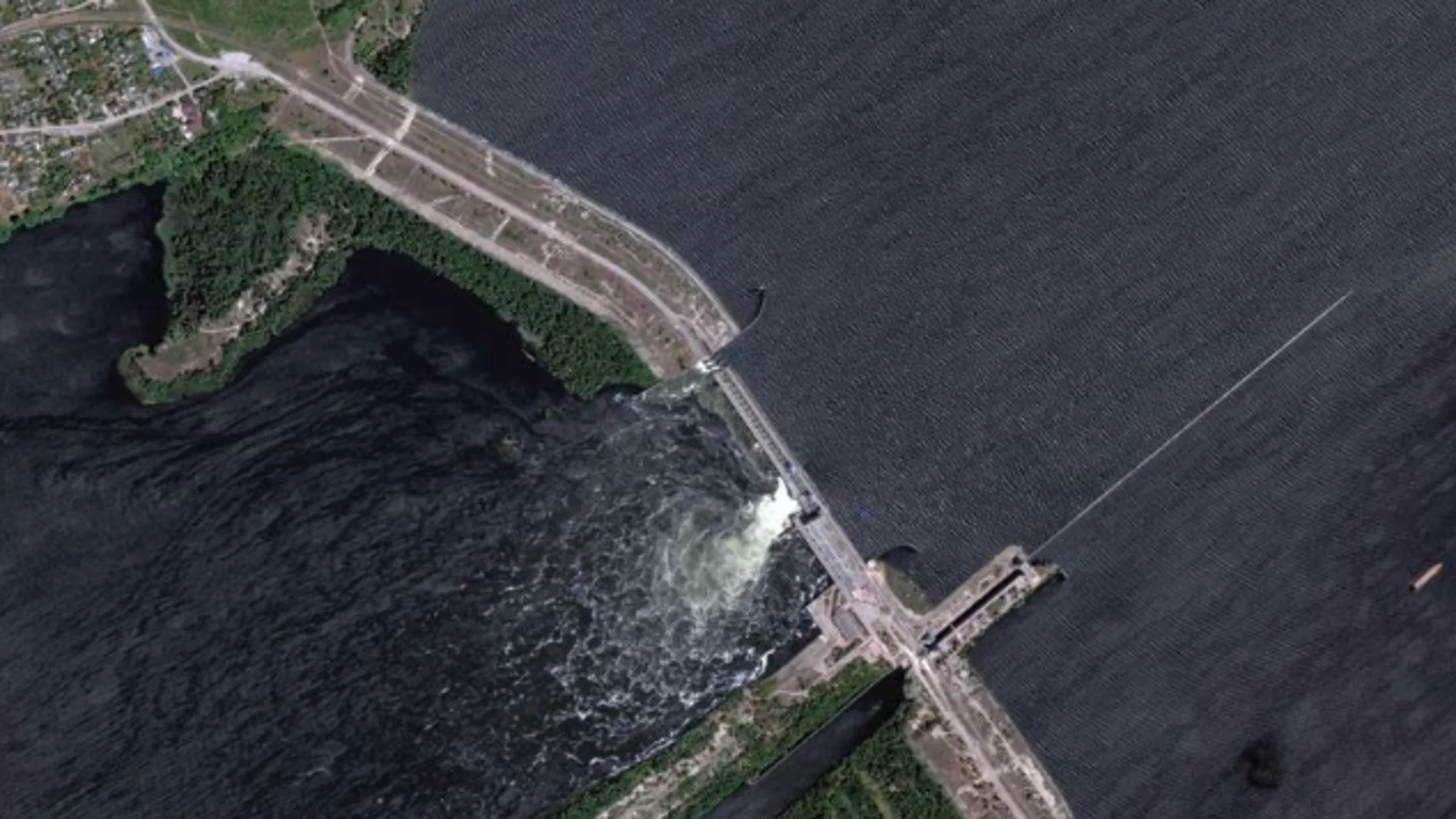 La presa de Kajovka en una imagen de satélite