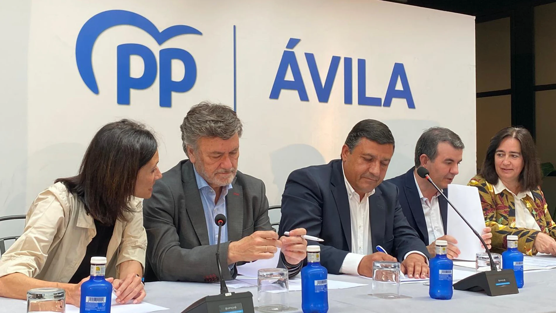 Vázquez participa en la Junta Directiva del PP de Ávila que preside Carlos García