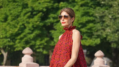 Pilar de Arce con vestido sueltecito.