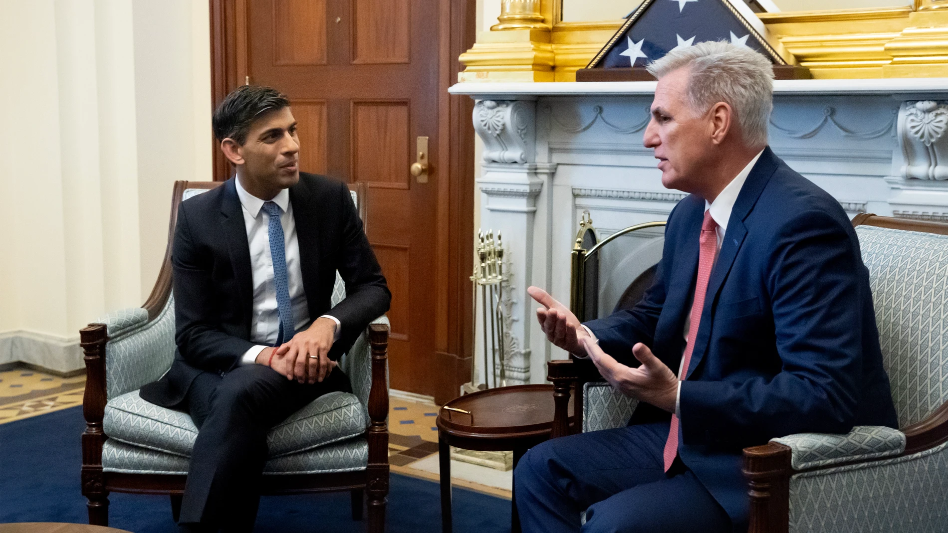 Washington (United States), 07/06/2023.- British Prime Minister Rishi Sunak (L) meets with US Speaker of the House Kevin McCarthy (R) on Capitol Hill in Washington, DC, USA, 07 June 2023. Sunak is in Washington to visit members of Congress and to visit US President Joe Biden at the White House on 08 June. (Reino Unido, Estados Unidos) EFE/EPA/MICHAEL REYNOLDS