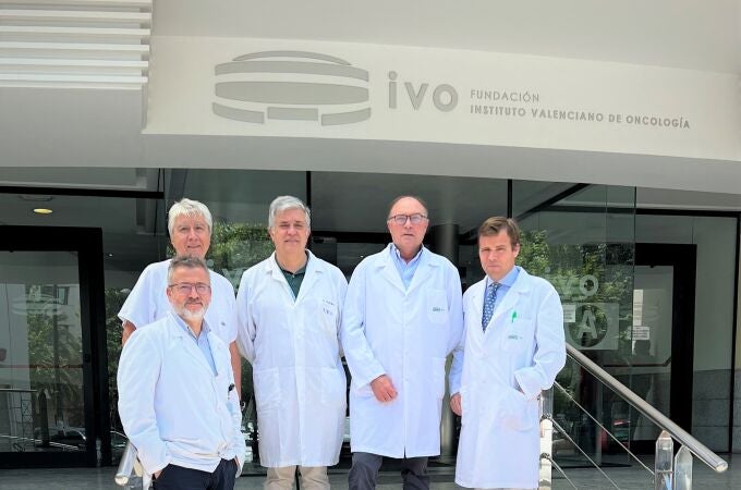 De izquierda a derecha, los doctores Arribas, Climent, Casanova, Ramírez y López Guerrero