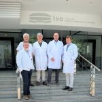 De izquierda a derecha, los doctores Arribas, Climent, Casanova, Ramírez y López Guerrero