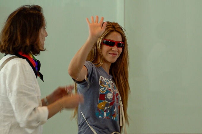 Shakira con look de aeropuerto al abandonar España.