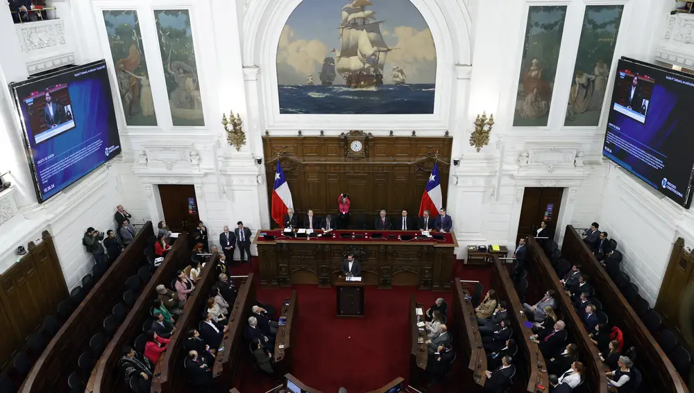 Constituyentes chilenos toman posesión para iniciar la redacción de una nueva Carta Magna