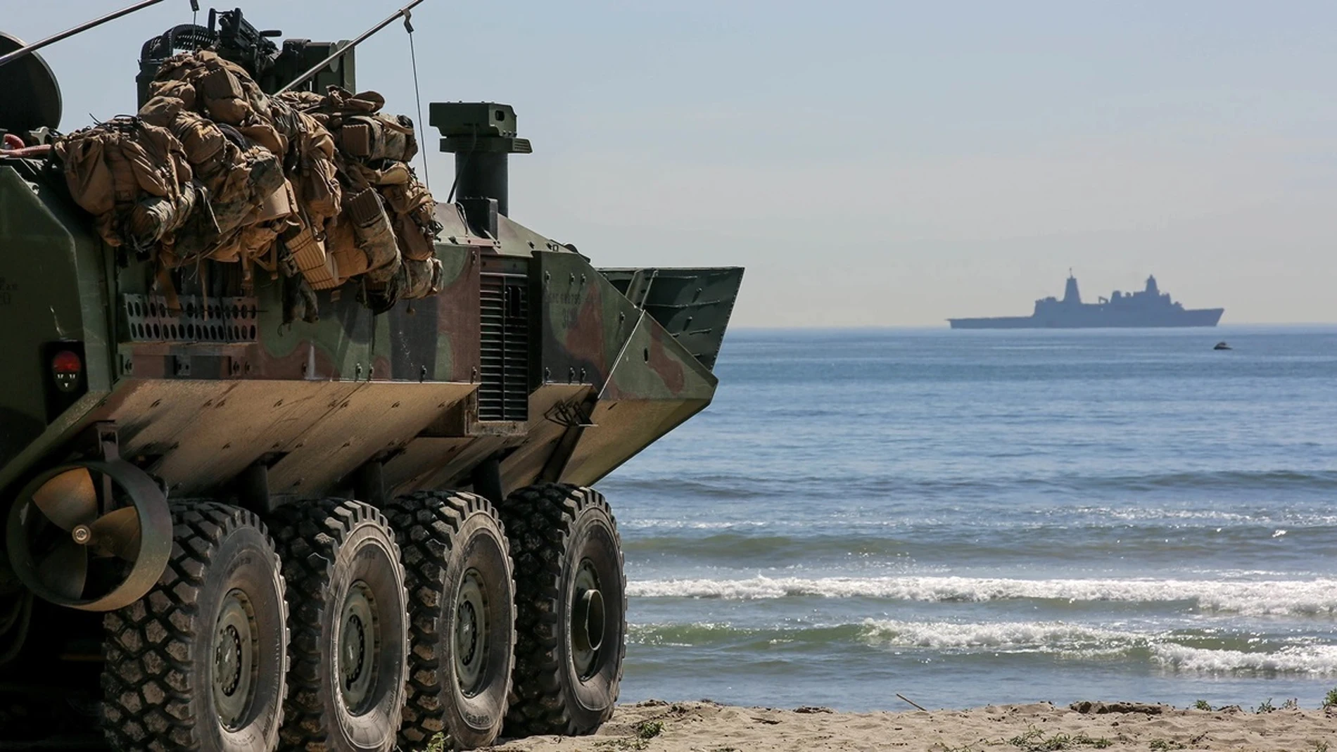 Imagen de un vehículo anfibio ACV de los marines
