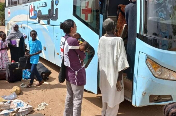 El CICR anuncia la evacuación de 280 niños y 70 cuidadores de un orfanato en Jartum (Sudán)