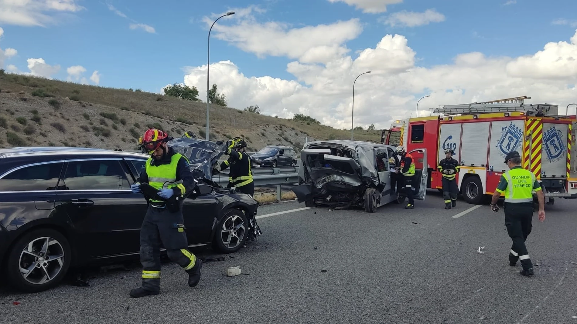 Cuatro heridos al embestir un coche a un otro parado en el arcén de la M-50EMERGENCIAS MADRID09/06/2023