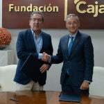 Antonio Pulido y Gabriel Rojas en la firma del convenio de colaboración