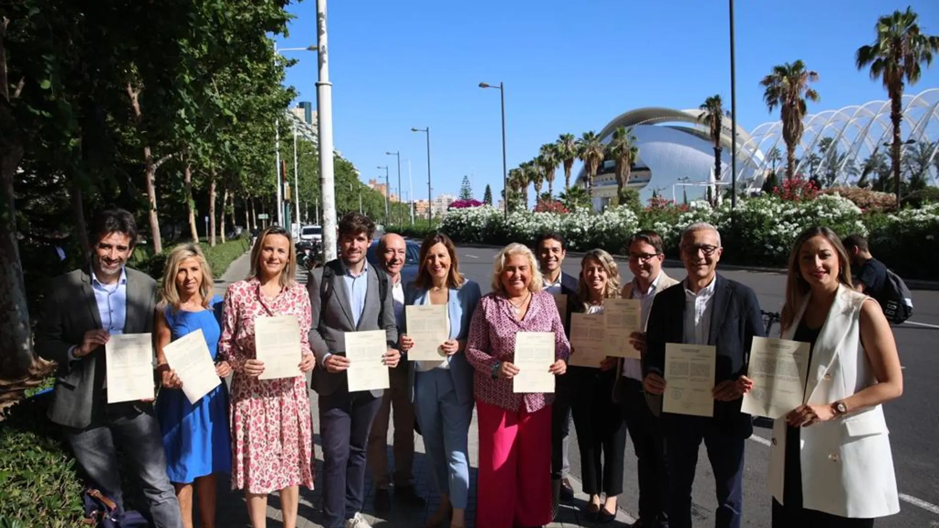 Catalá y su equipo de concejales recogieron las actas en la junta electoral