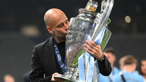 Guardiola besa su tercera Champions