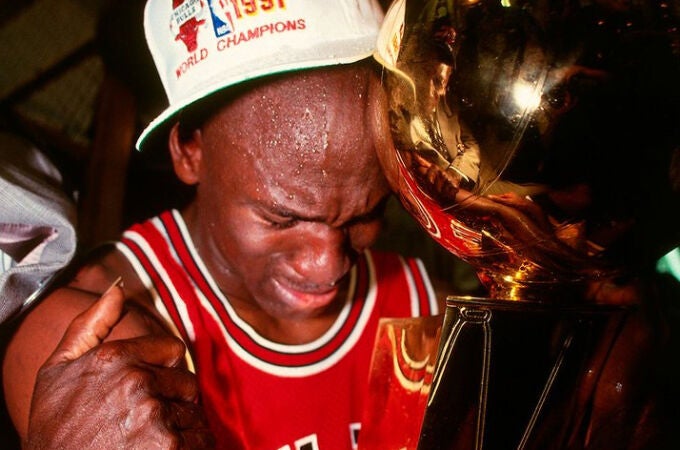 Los Chicago Bulls de Michael Jordan ganaban su primer anillo un 12/06/1991. 