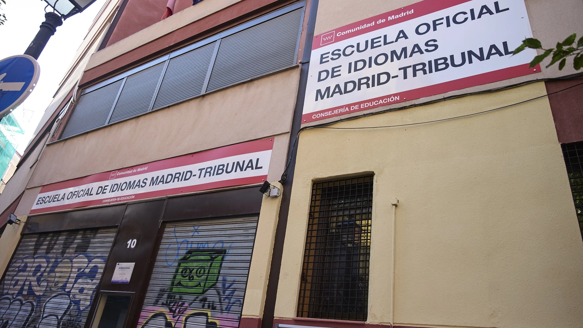 Fachada de la Escuela Oficial de Idiomas Madrid-Tribunal, situada en la calle de Santa. Brígida