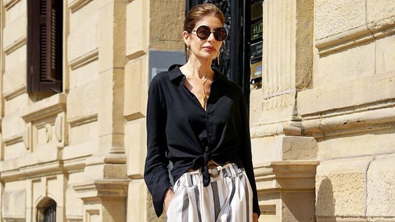 The palazzo pants that are going to succeed this summer among women 50+ is this one that Pilar de Arce combines with slingbacks